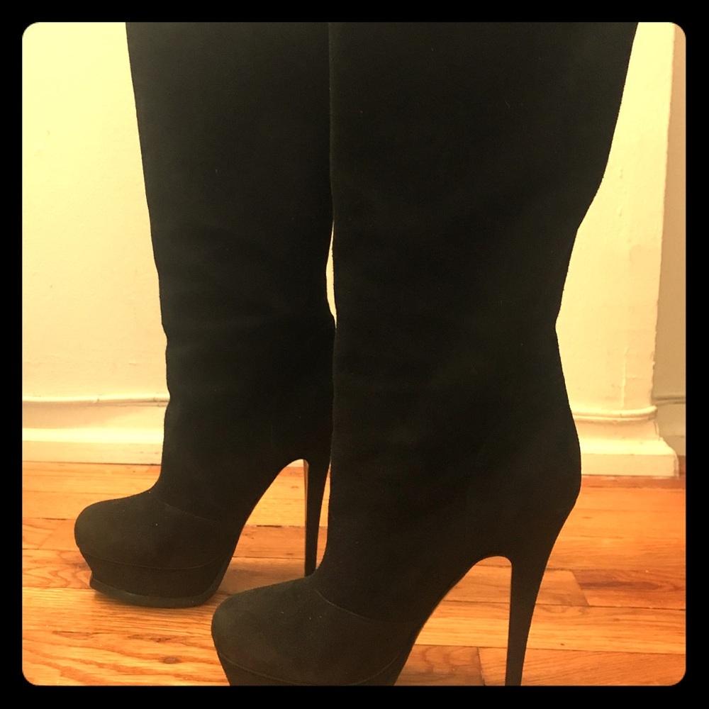 Yves Saint Laurent Tribute Boots